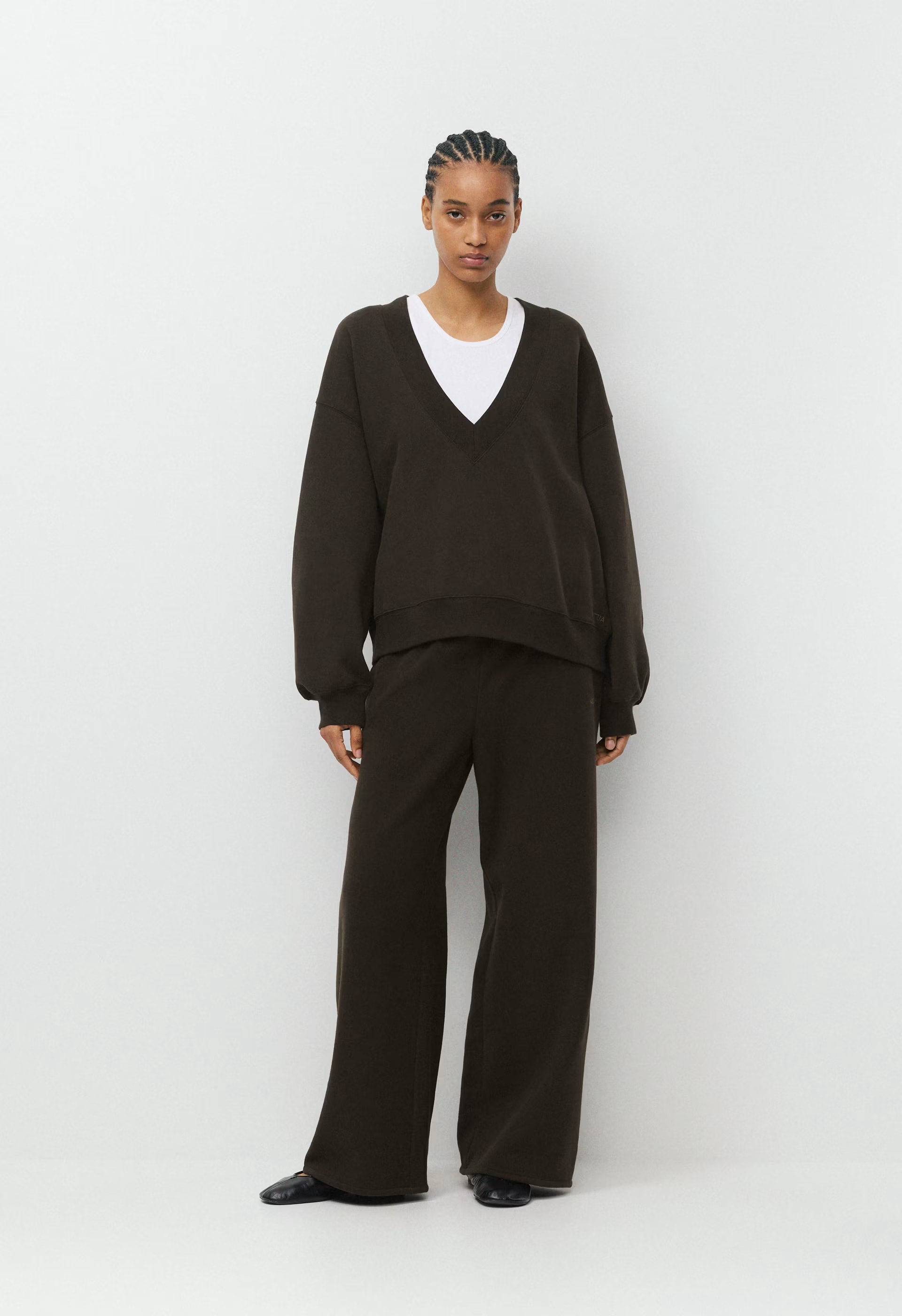 Cozy Sweatfleece Mega V-Neck Sweatshirt - CACAO NIB BROWN