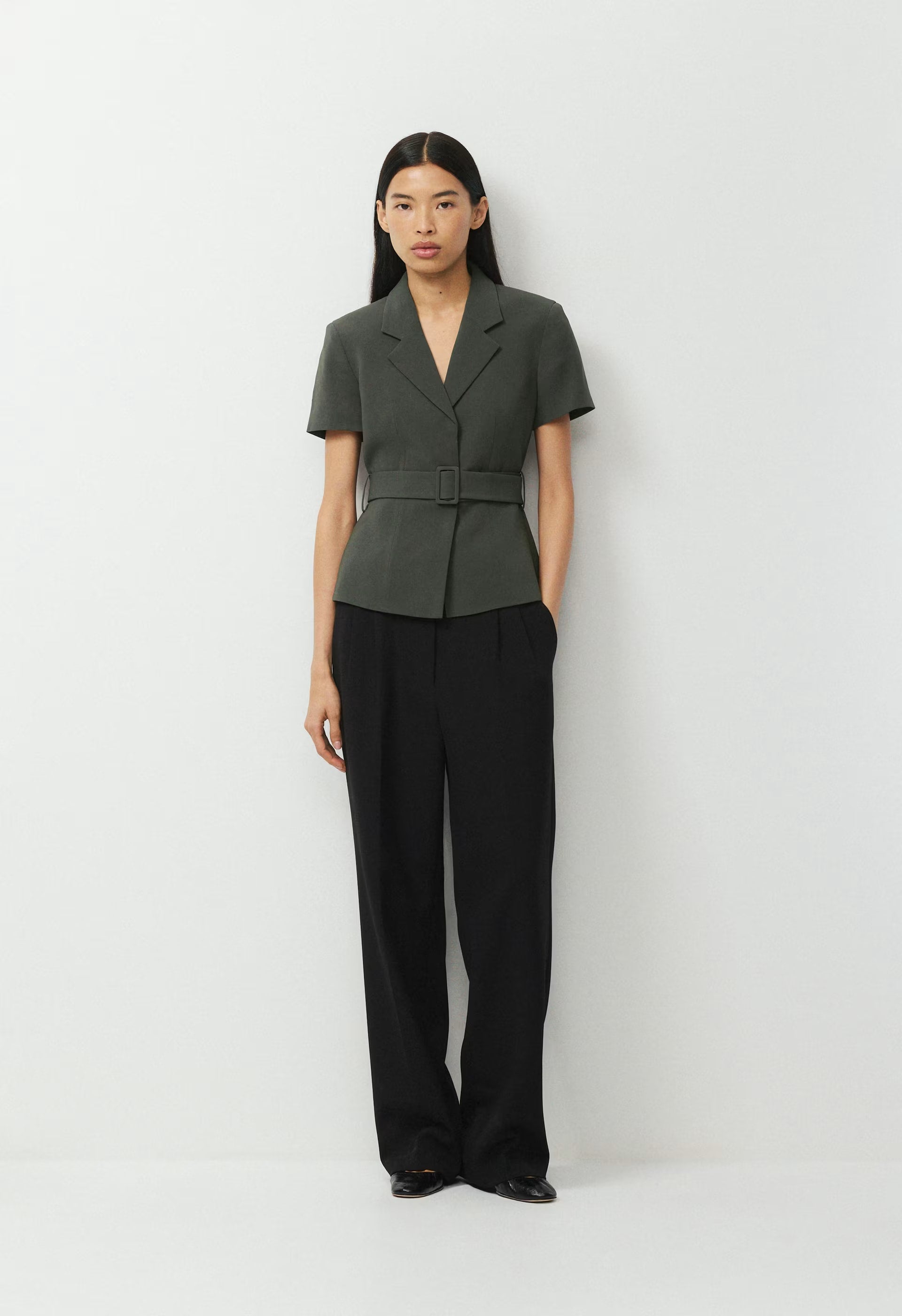 Brynn Shortsleeve Blazer - Sway Crepe - FLINT GREEN