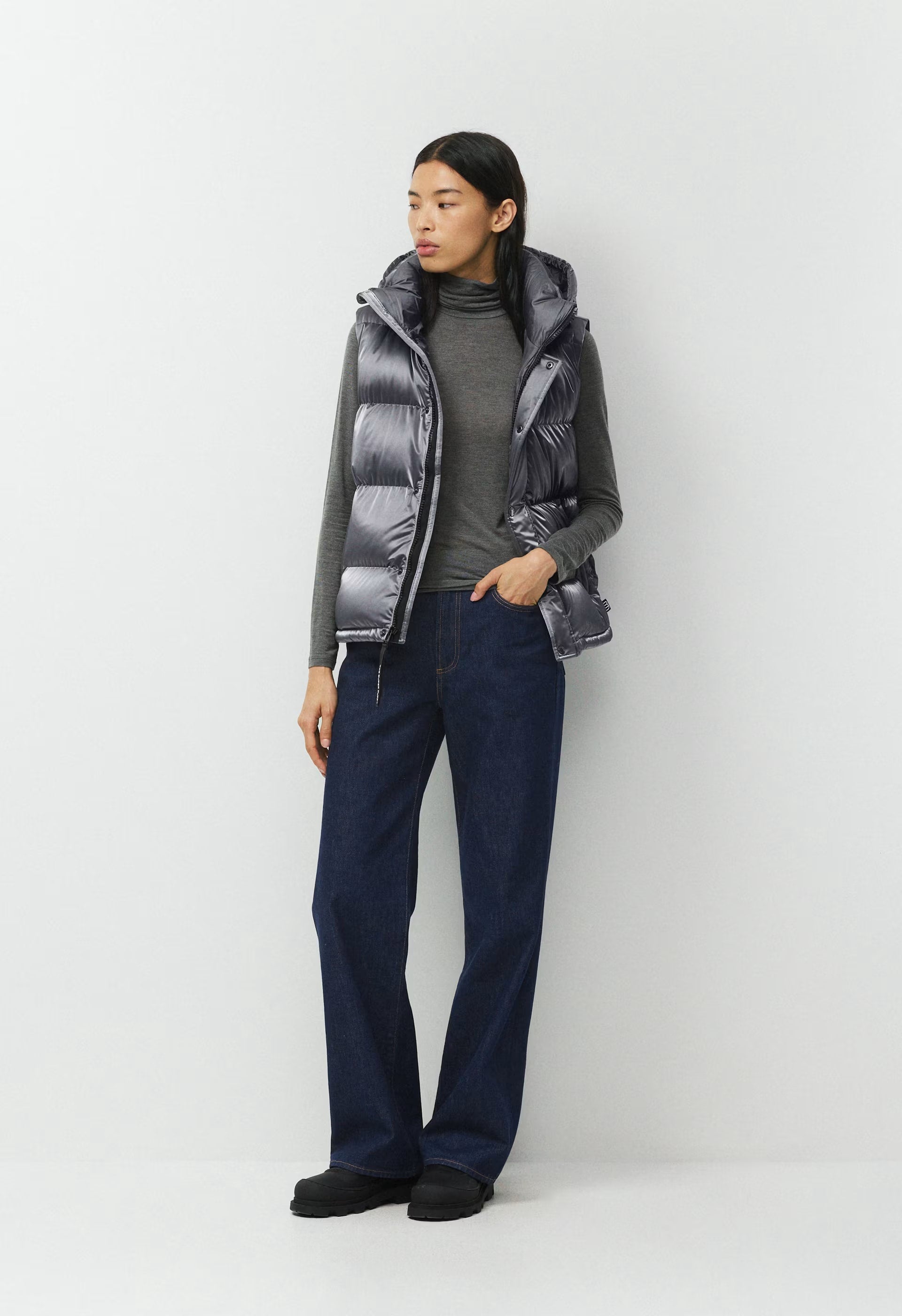 The Super Puff™ Vest - Liquid Shine - COAL GREY