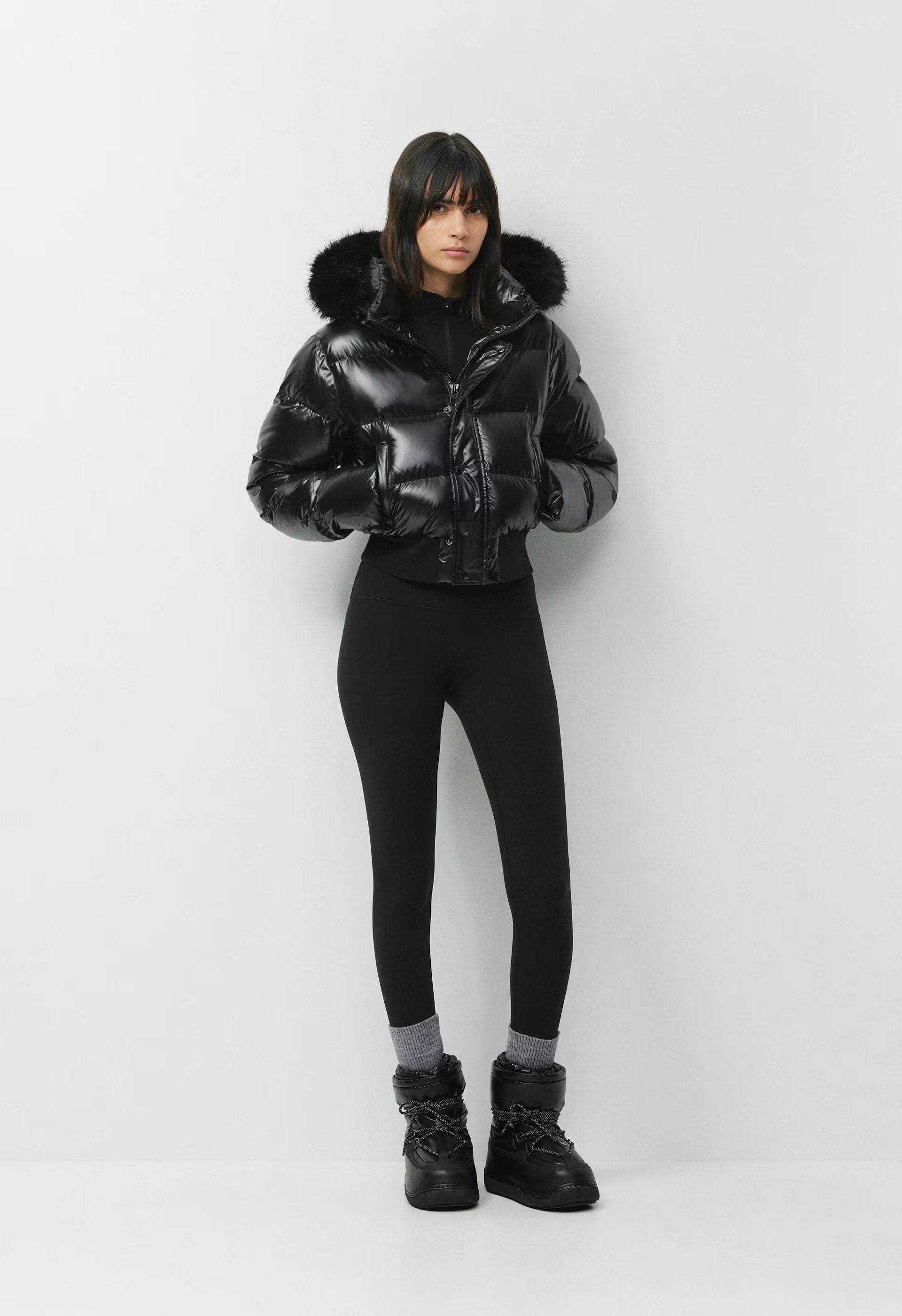 The Super Chalet Puff™ - Hi-Gloss - BLACK/BLACK