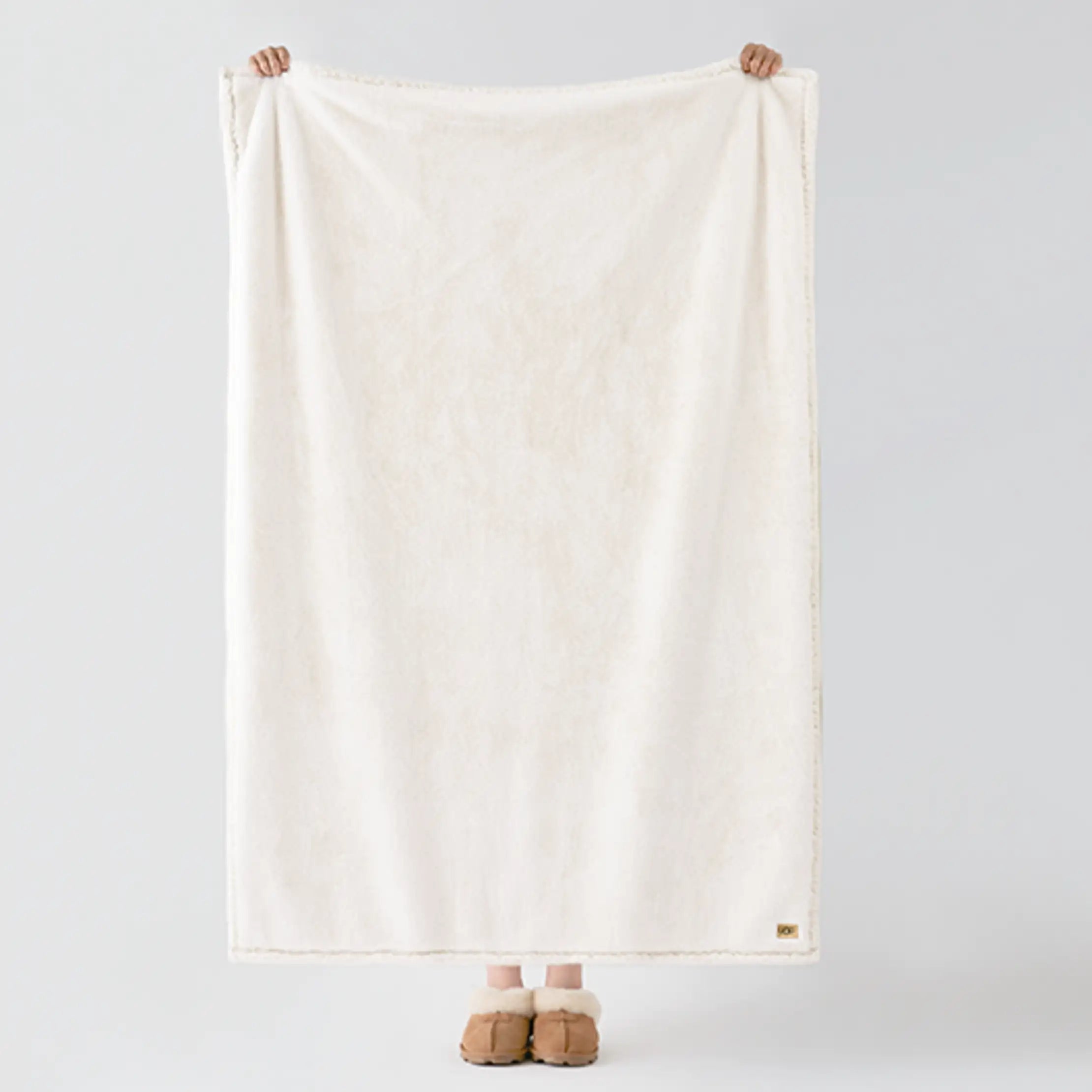 Home Cynthia Throw 50" x 70" - SNOW