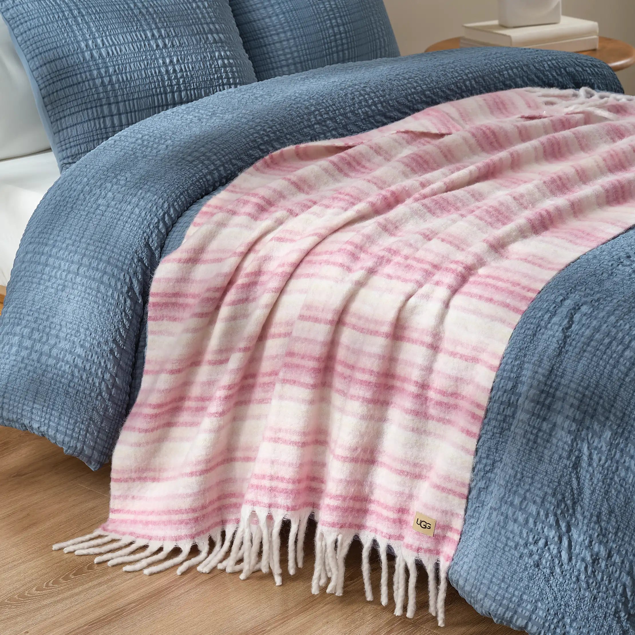 Home Joana Throw 50"x70" - CRÈME / DUSTY ORCHID