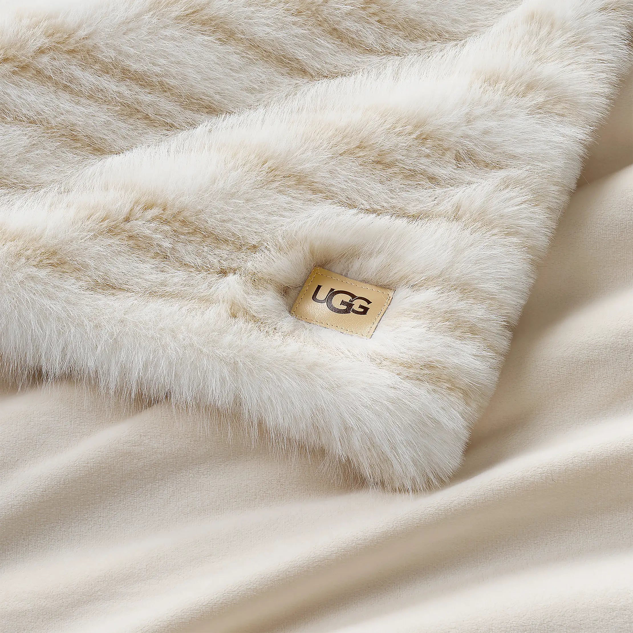 Home Petra Throw 50"x70" - SNOW