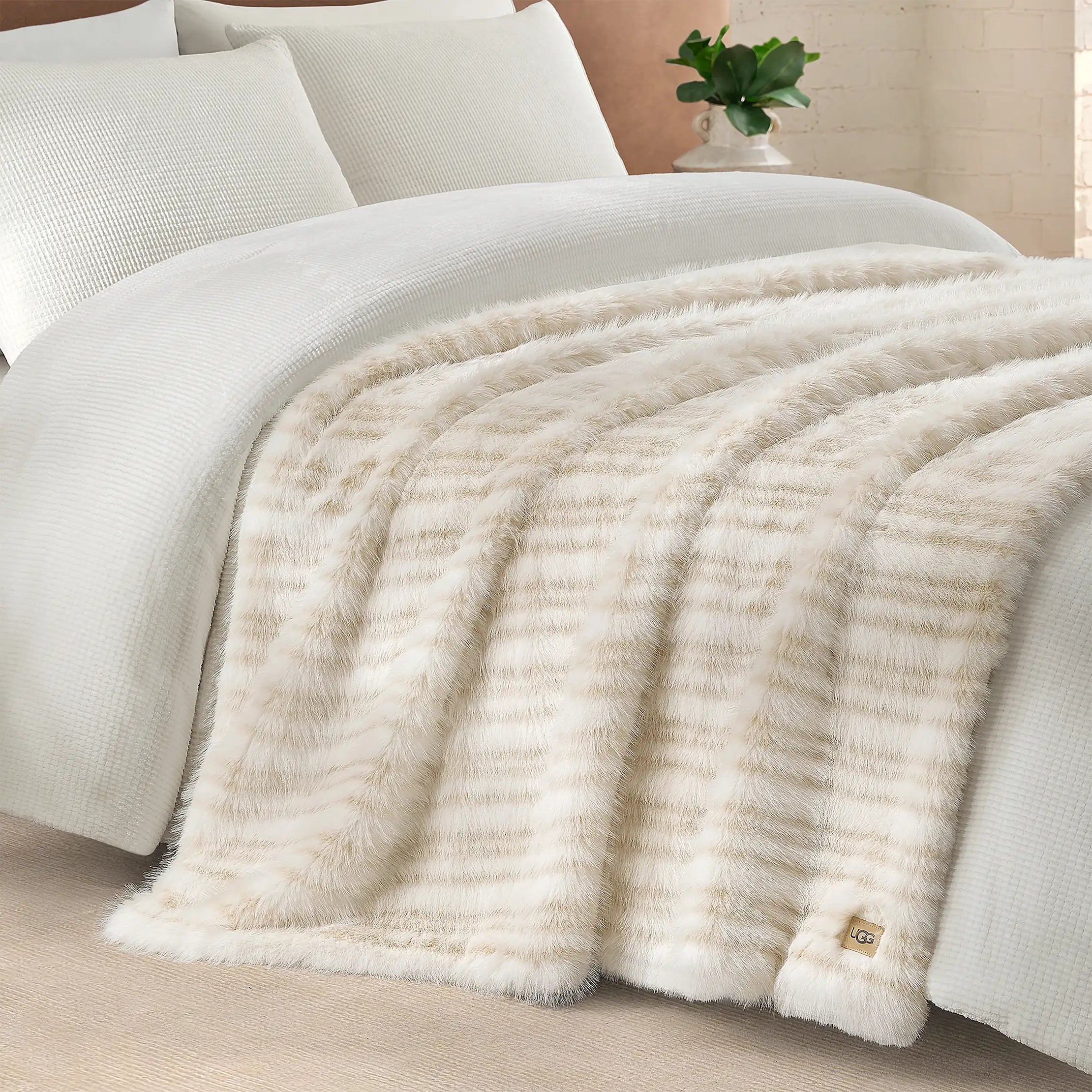 Home Petra Throw 50"x70" - SNOW