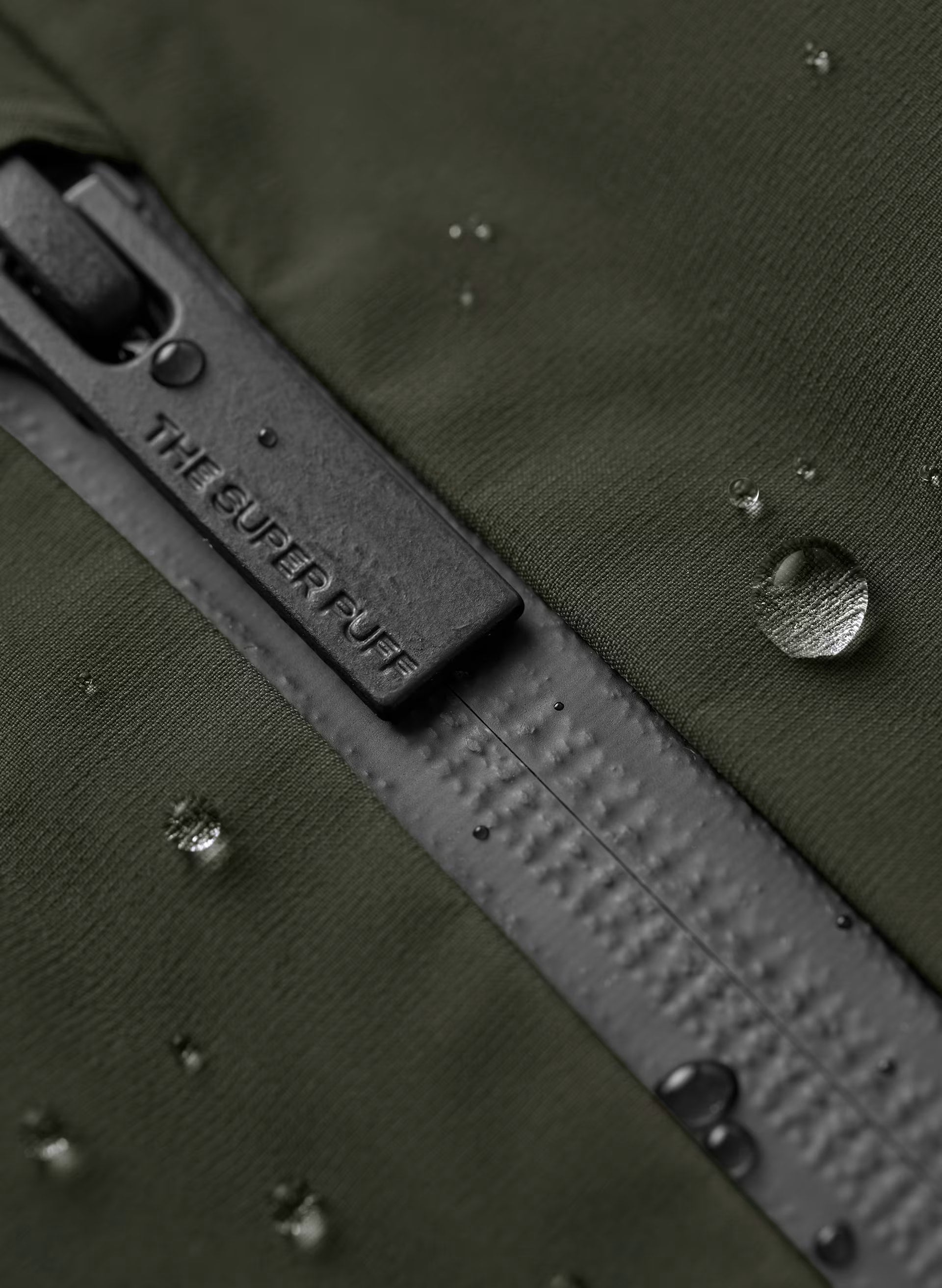 The Super Puff₂O™ Shorty - Rainstop™ - FLINT GREEN