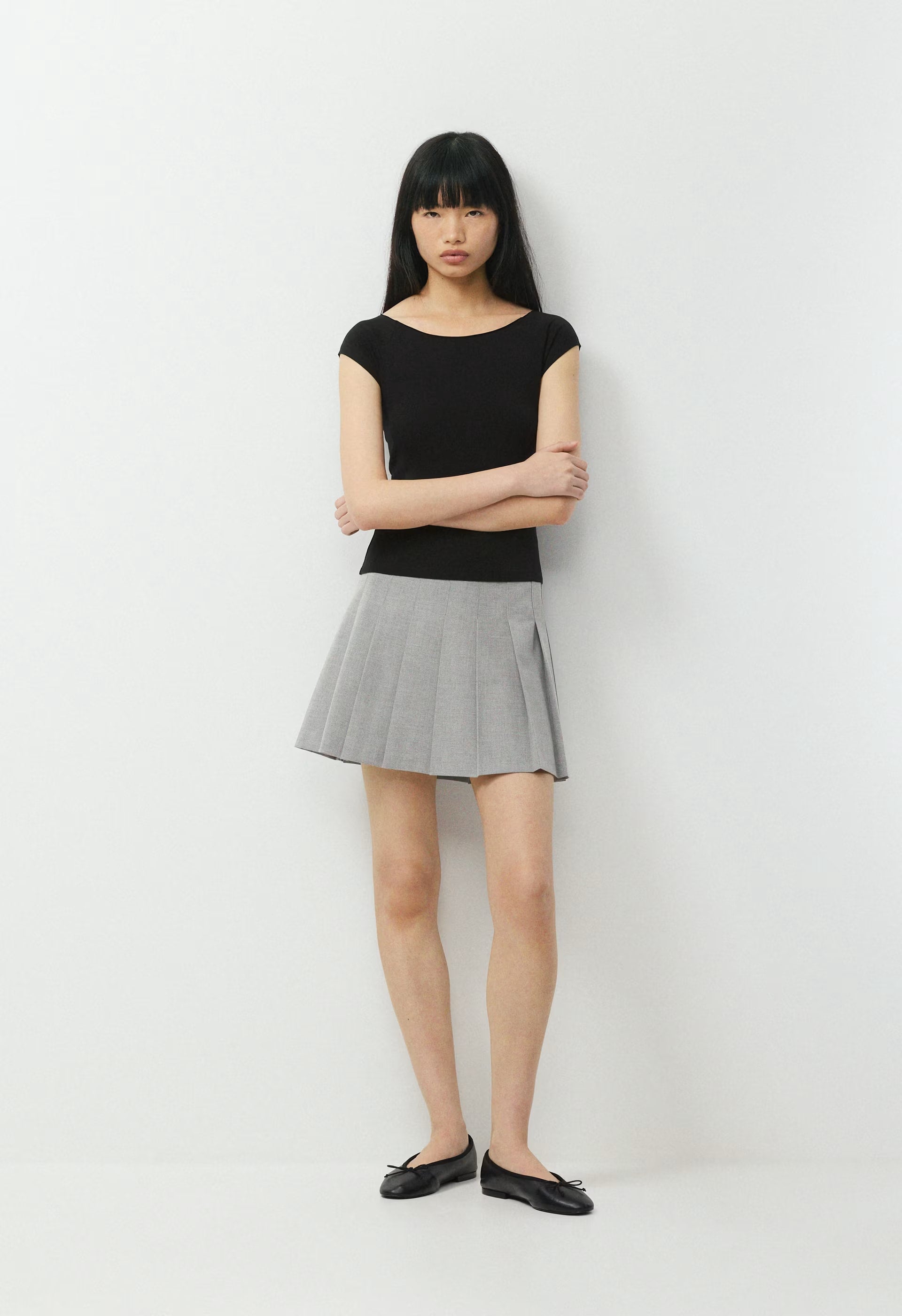 Chill Mira T-Shirt - BLACK