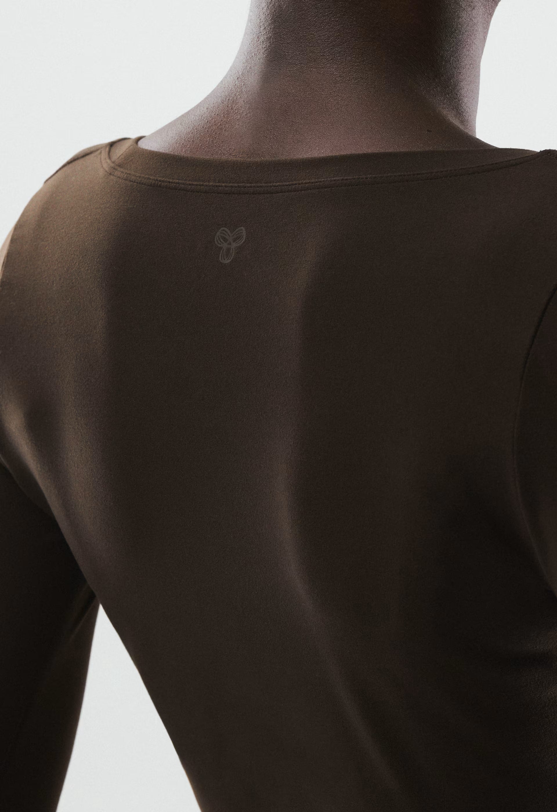BUTTER Focal Wrap Longsleeve - CACAO NIB BROWN