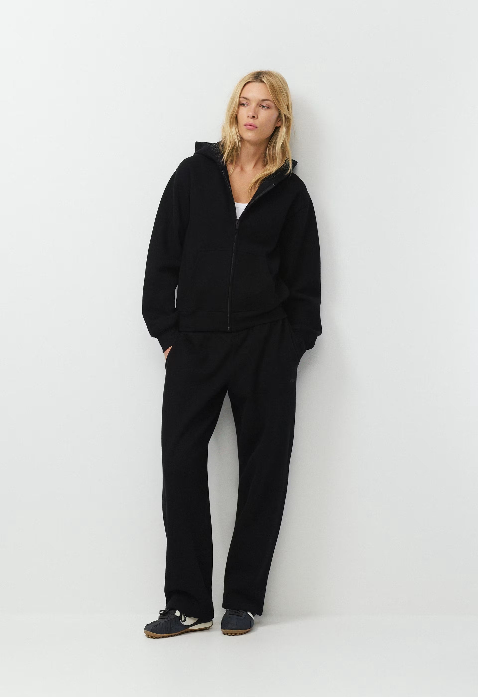 Cozy Sweatfleece Perfect Zip Hoodie - BLACK