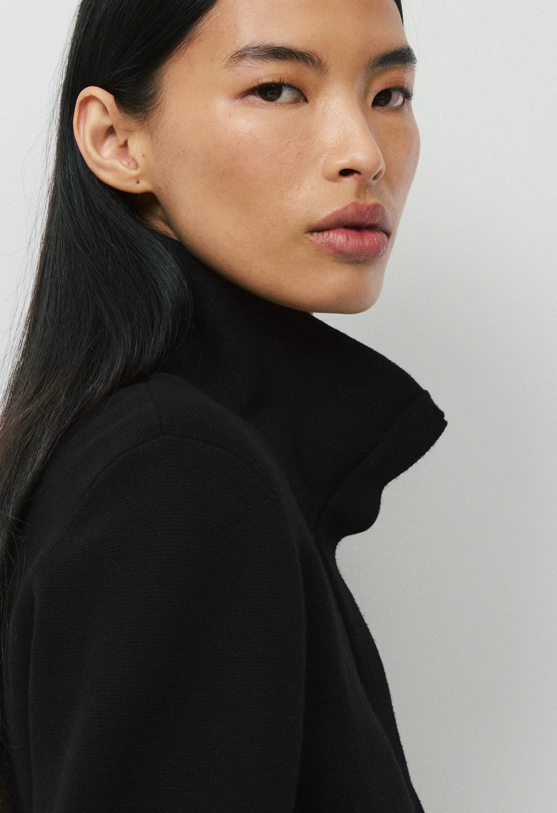 Quorum Cardigan - Wonder Yarn - BLACK