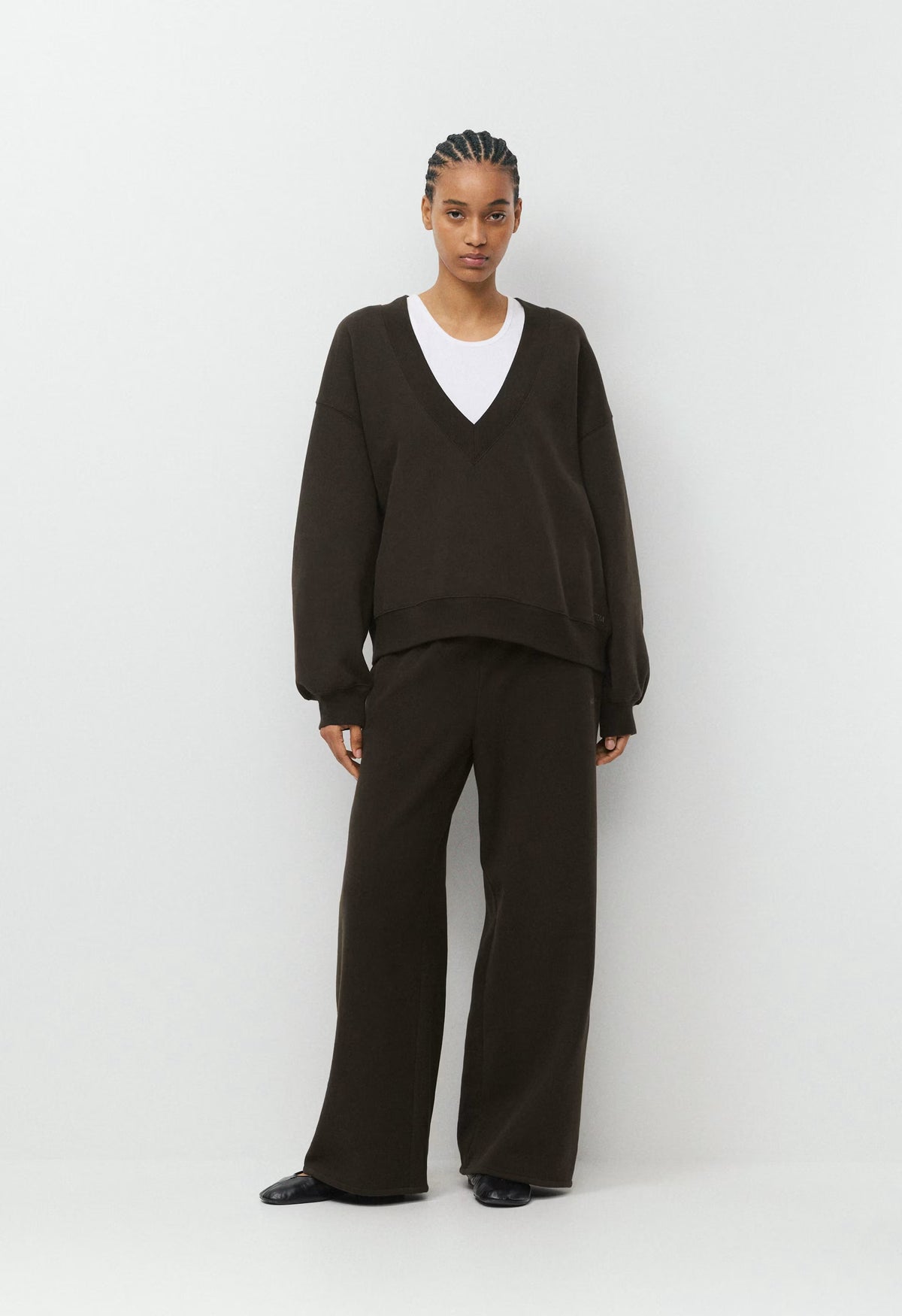 Cozy Sweatfleece Mega V-Neck Sweatshirt - CACAO NIB BROWN
