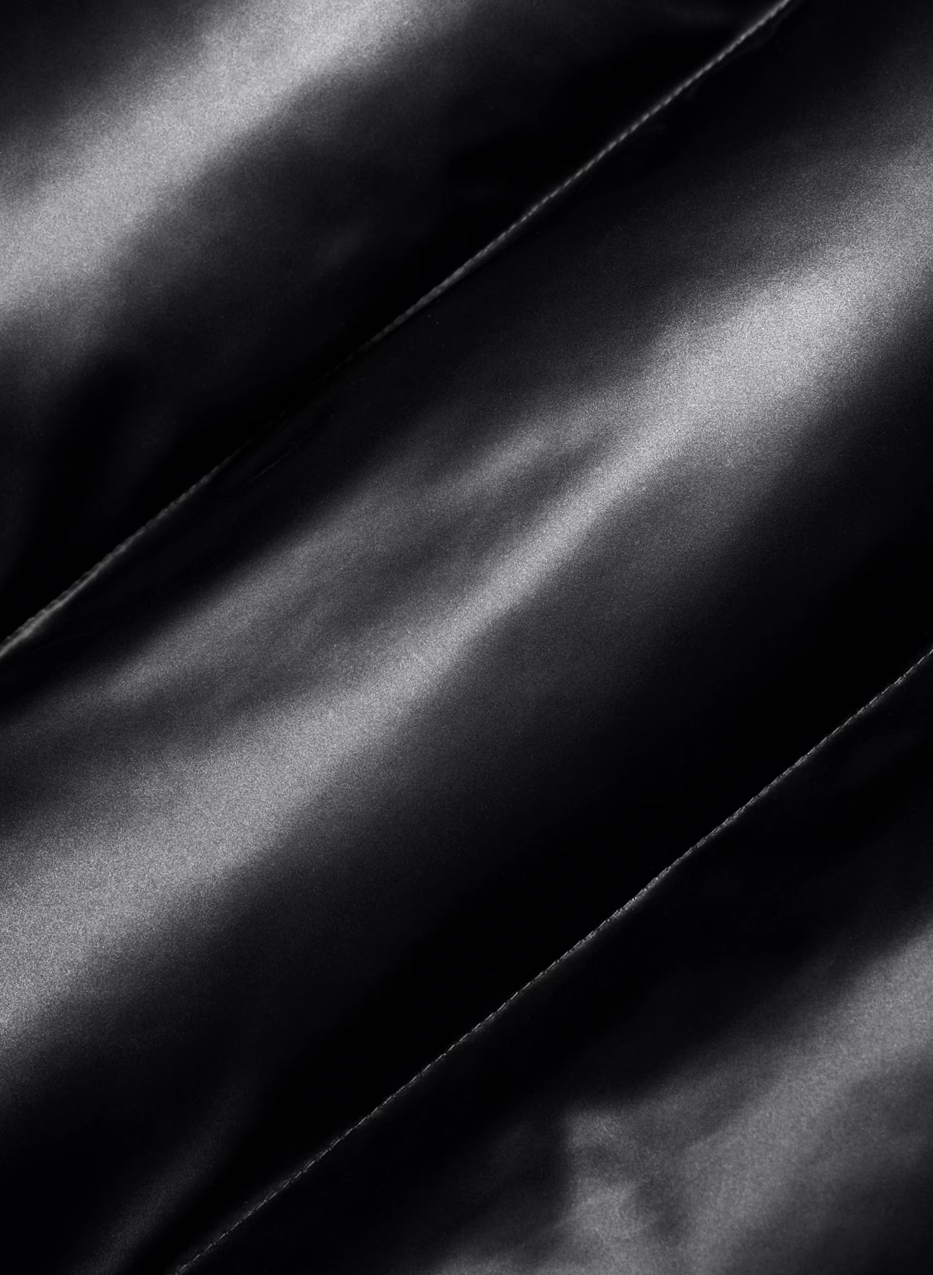 The Super Puff™ Shorty - Liquid Shine - BLACK
