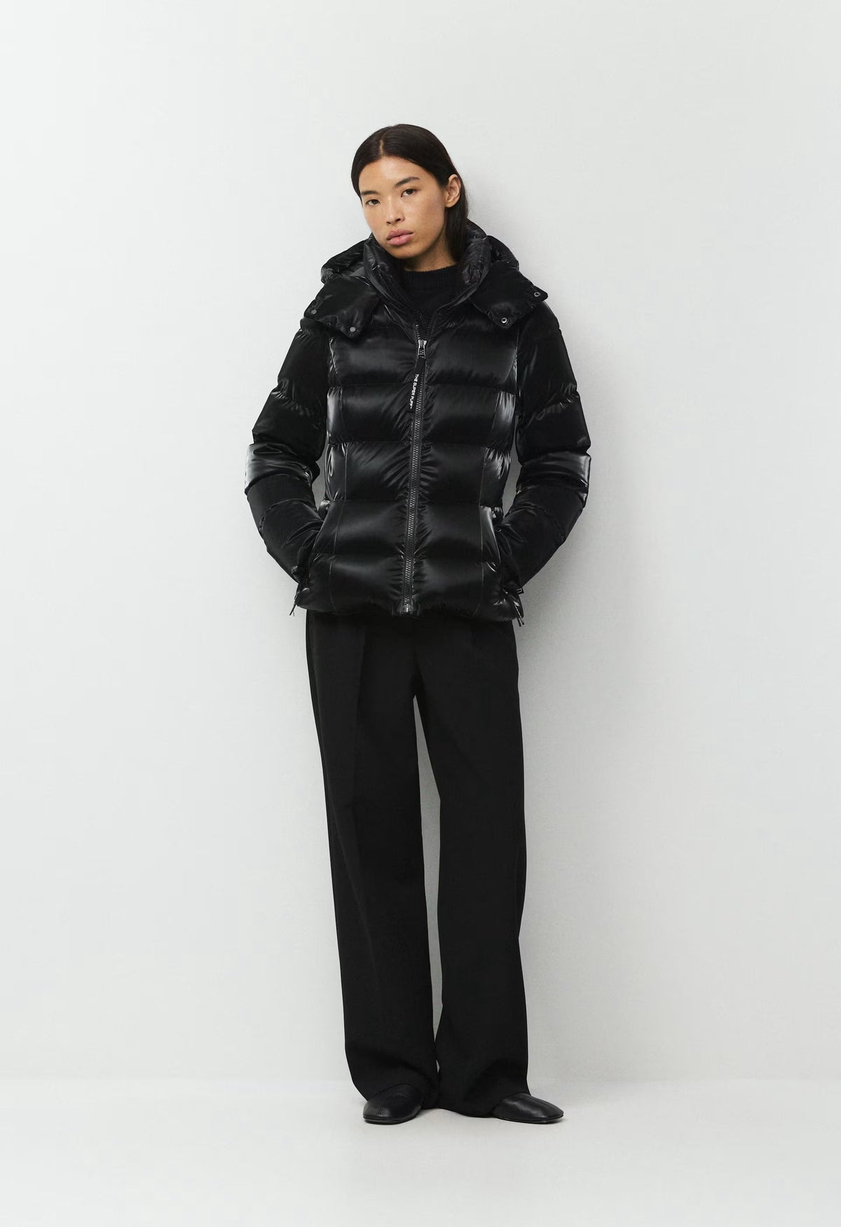 The SuperSnug Puff™ - Liquid Shine - BLACK