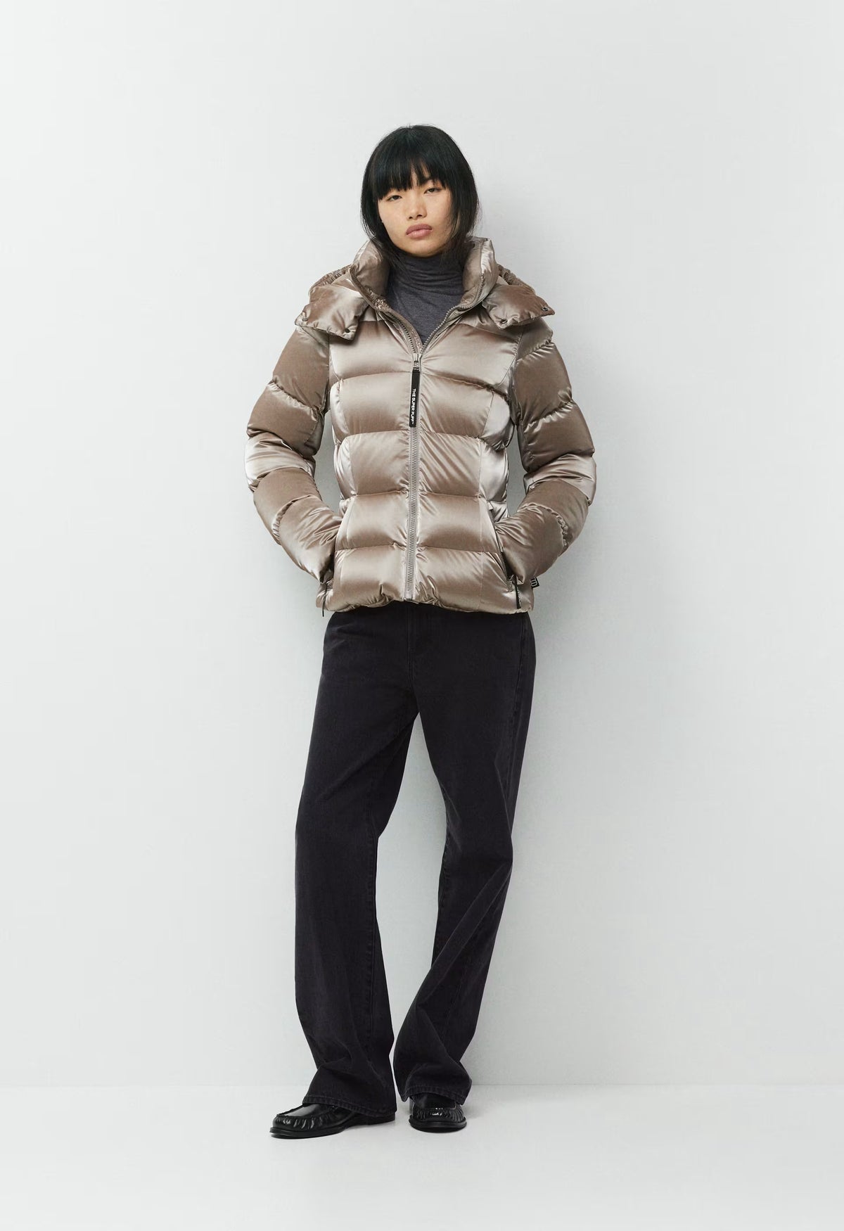 The SuperSnug Puff™ - Liquid Shine - MODERN TAUPE