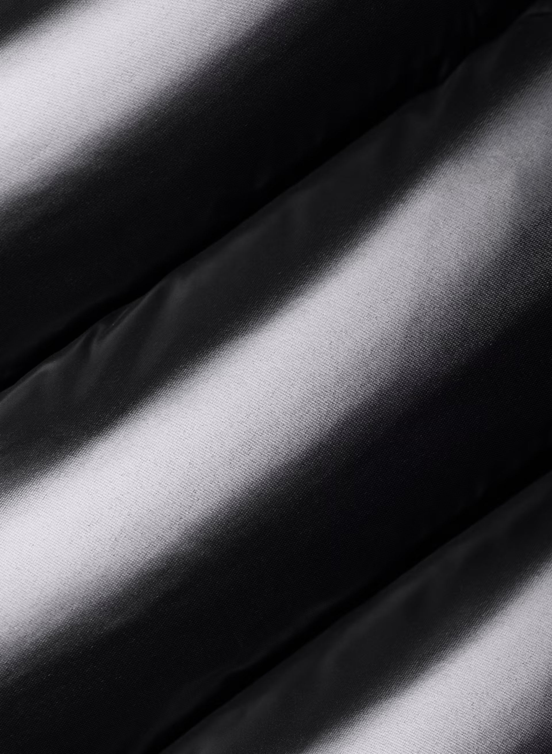The Super Chalet Puff™ - Hi-Gloss - BLACK/BLACK