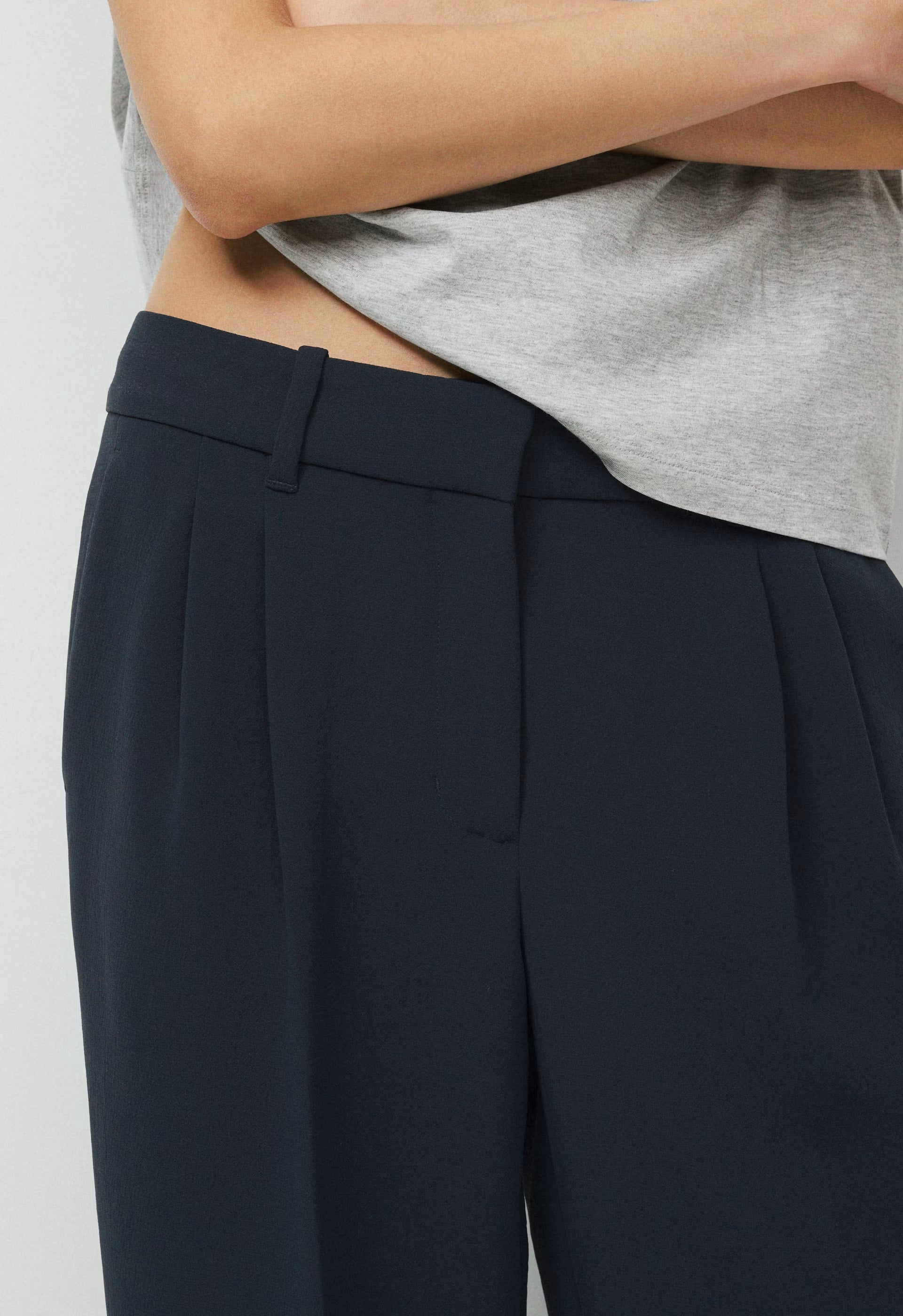 The Effortless Pant™ Lo-Rise - Crepette™ - BLACK