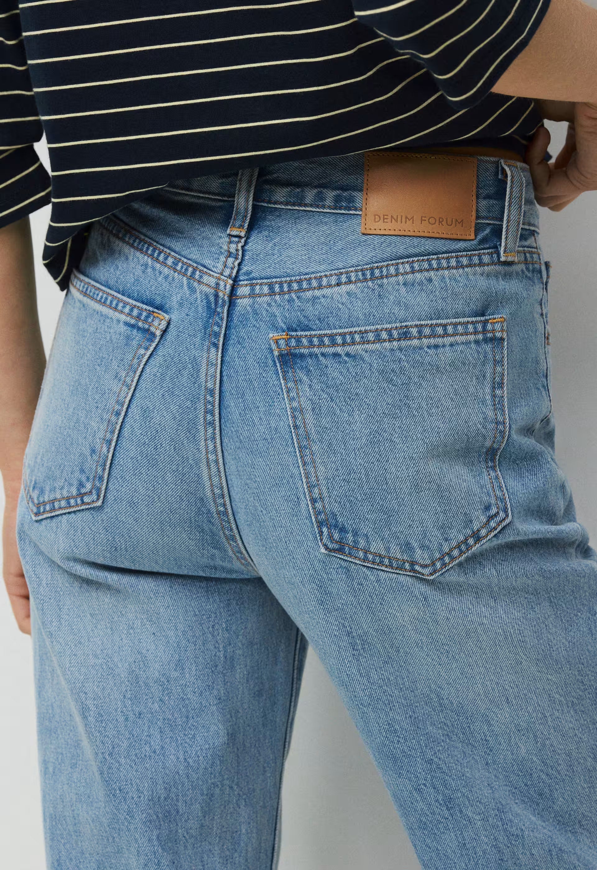 Denim Forum The Farrah Hi-Rise Wide Jean - 5 YRS KISS N TELL BLEU