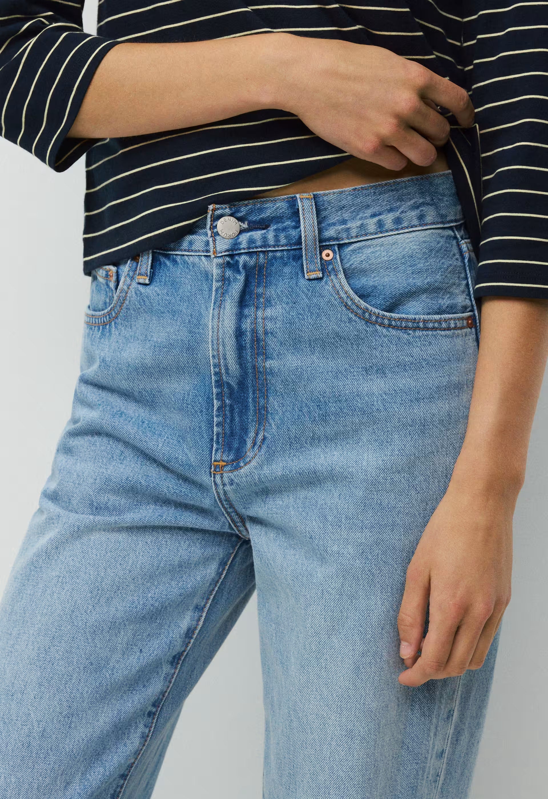 Denim Forum The Farrah Hi-Rise Wide Jean - 5 YRS KISS N TELL BLEU