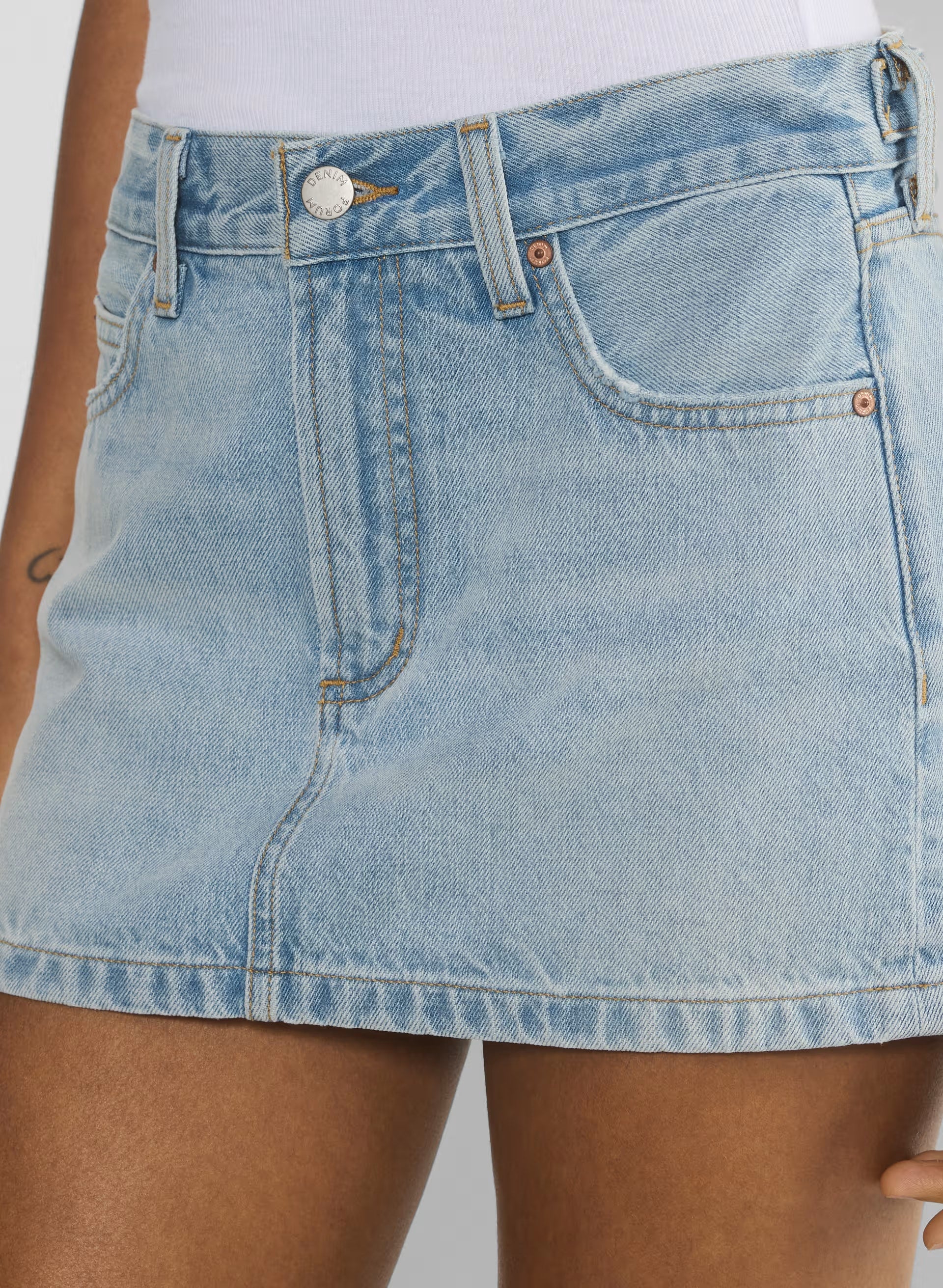 Denim Forum The ‘90s Vintage Micro Denim Skirt - HERE COMES THE SN BLCH