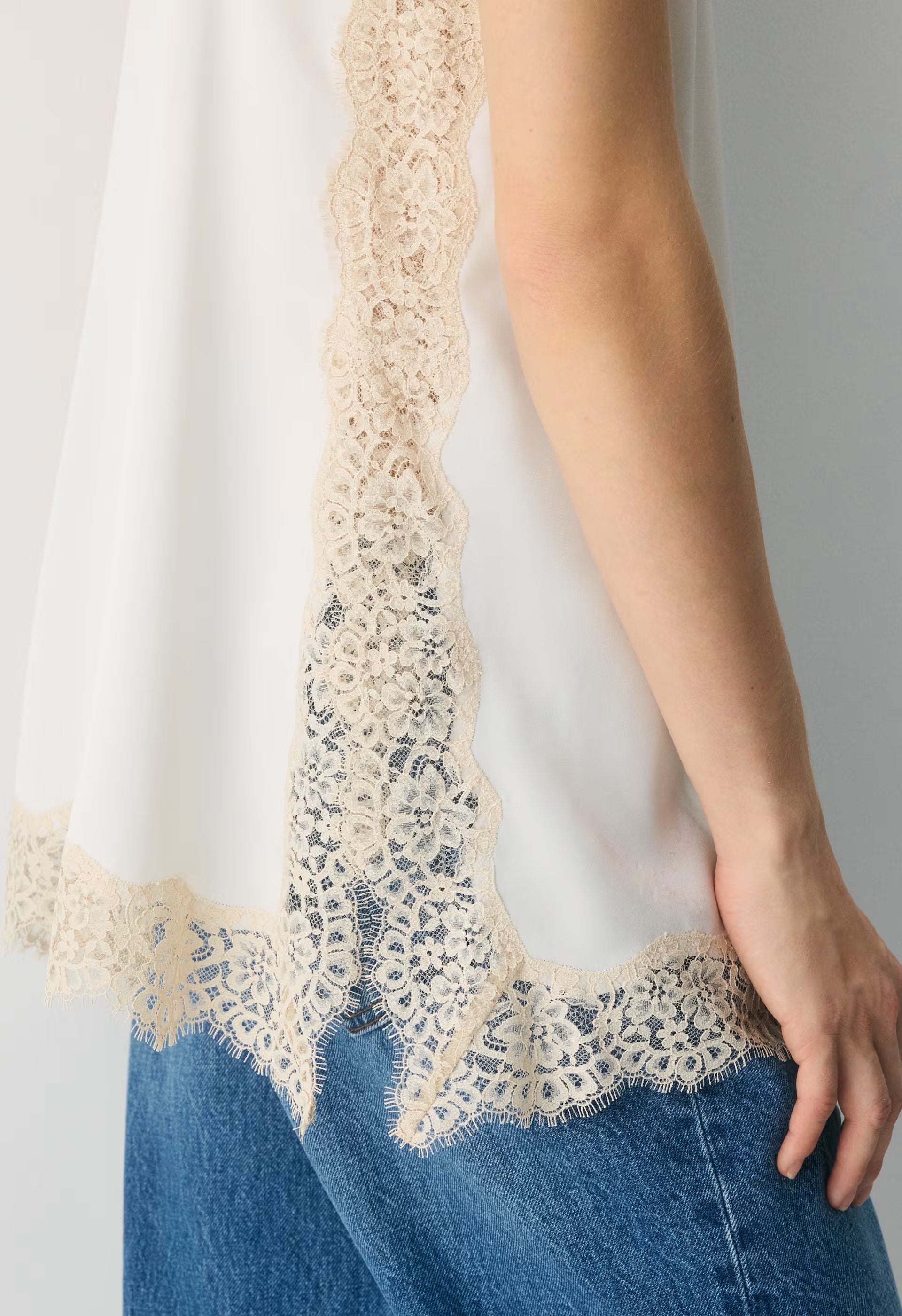 Serif Satin Camisole - LT BR/SPKLG CHMPGN