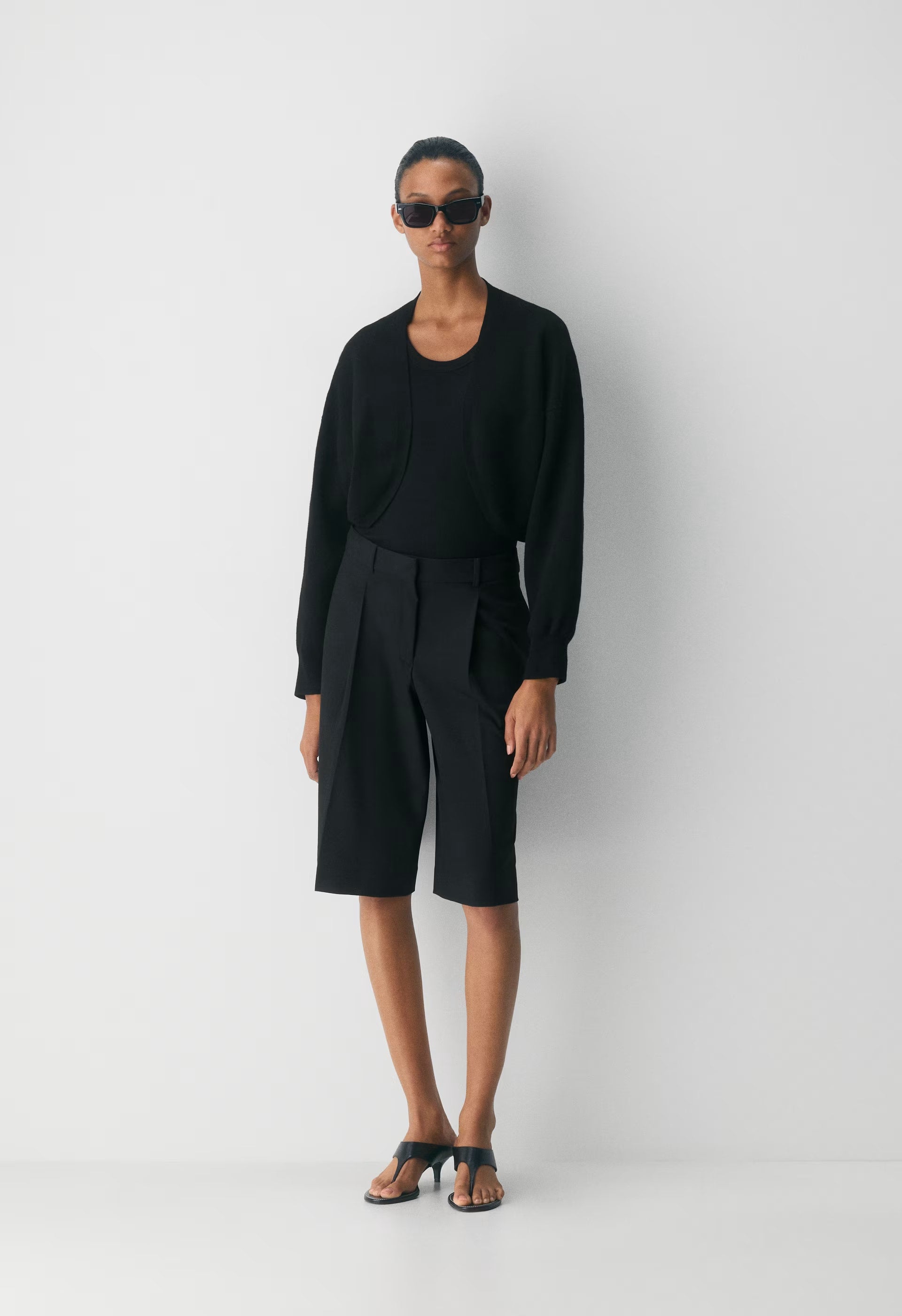 New Decision Shrug - Wonder Yarn - BLACK