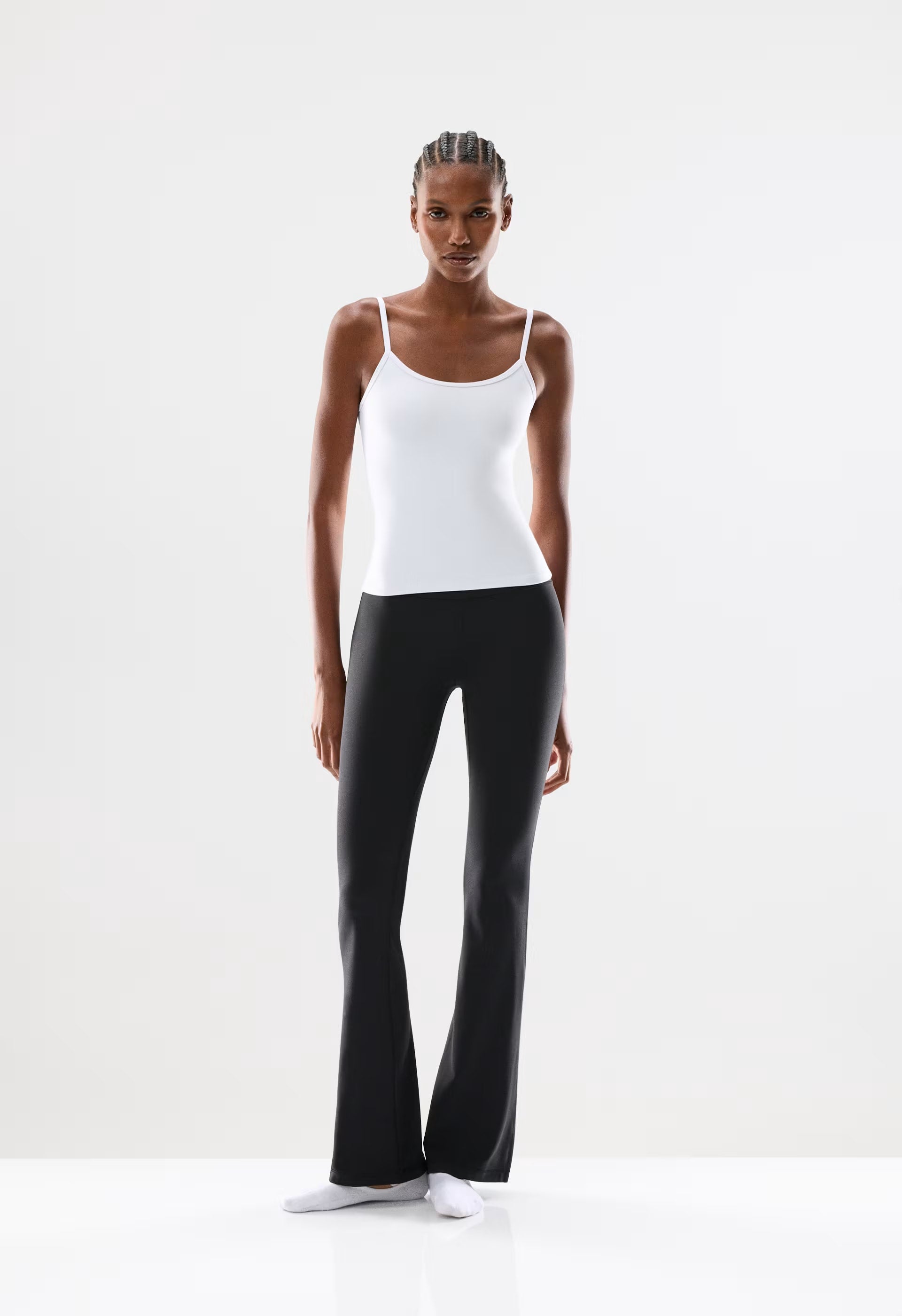 BUTTER Cheeky Hi-Rise Flare 32" Legging - BLACK