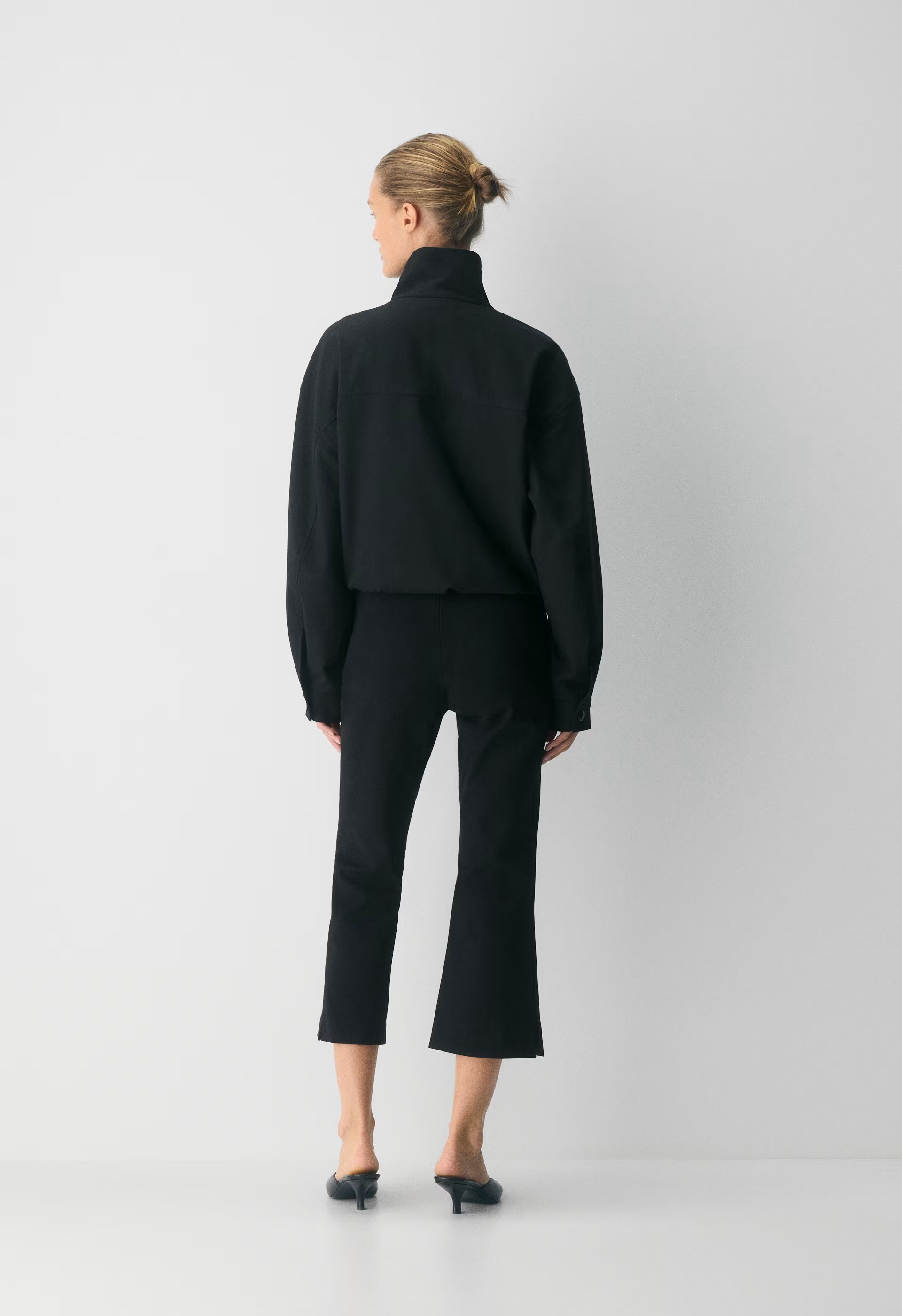 Carmen Capri - BLACK