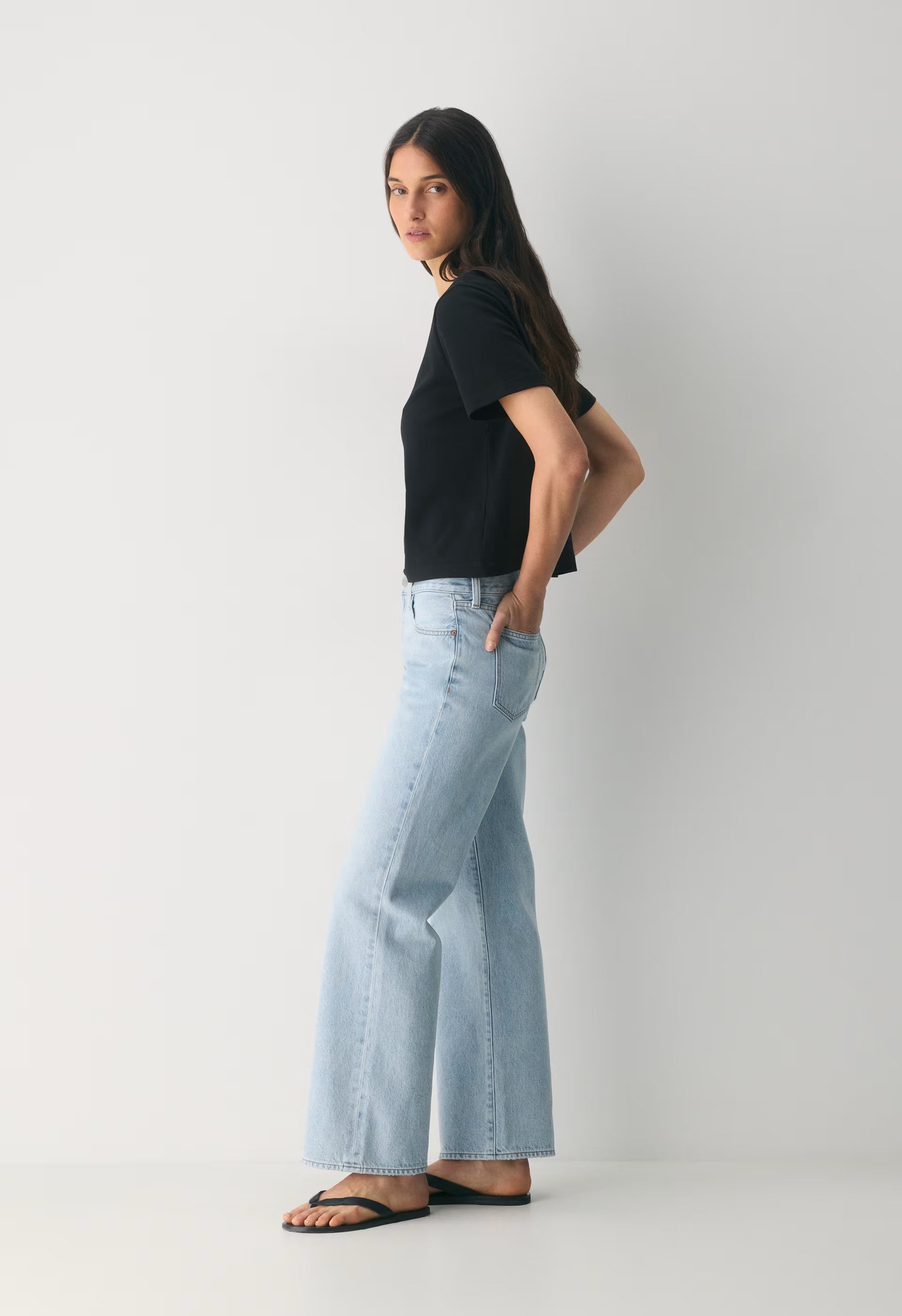 Denim Forum The Farrah Lo-Rise Wide Jean - 15 YRS BRL THR BLEU