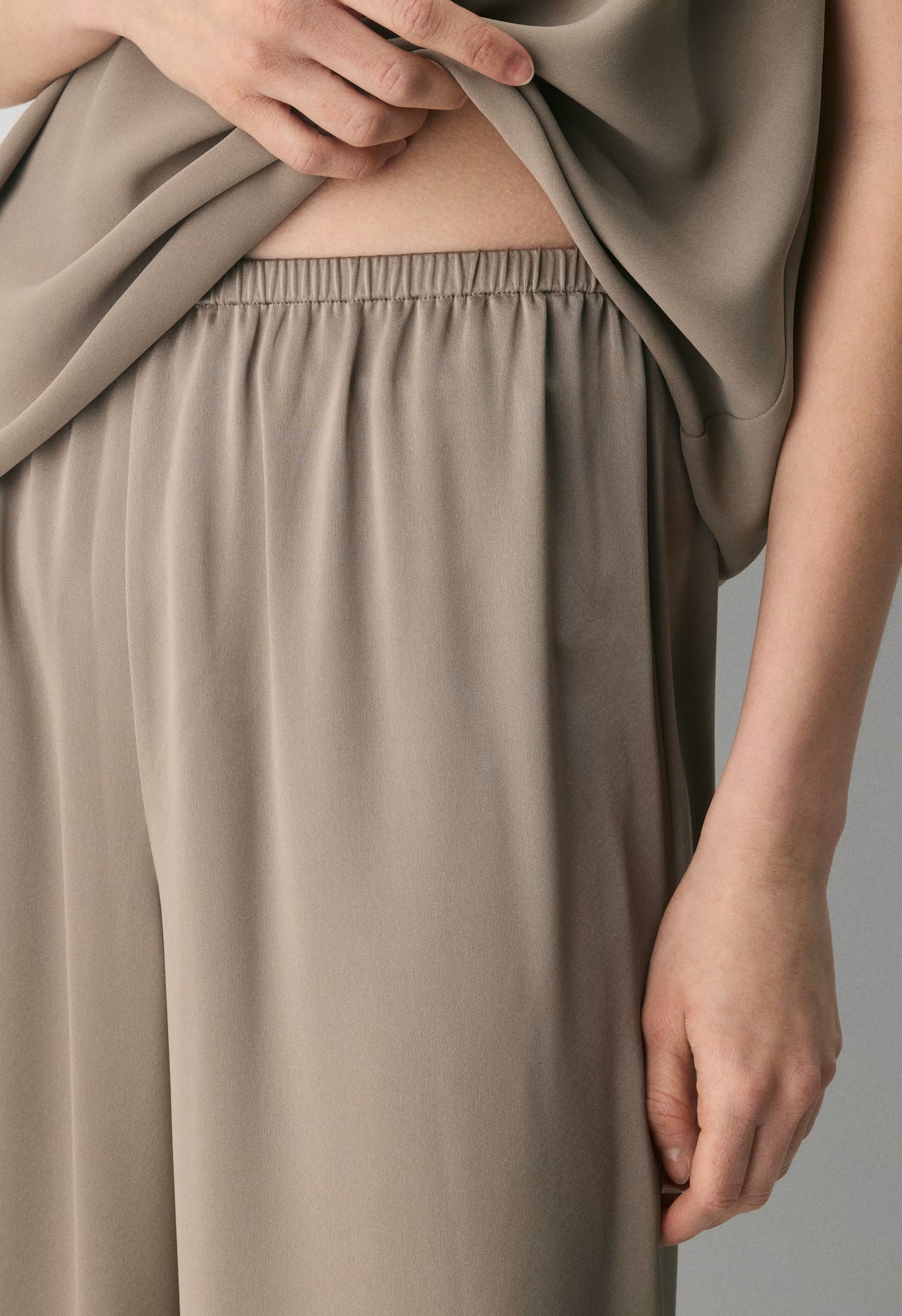 Archer Satin Pant - NOMAD TAUPE