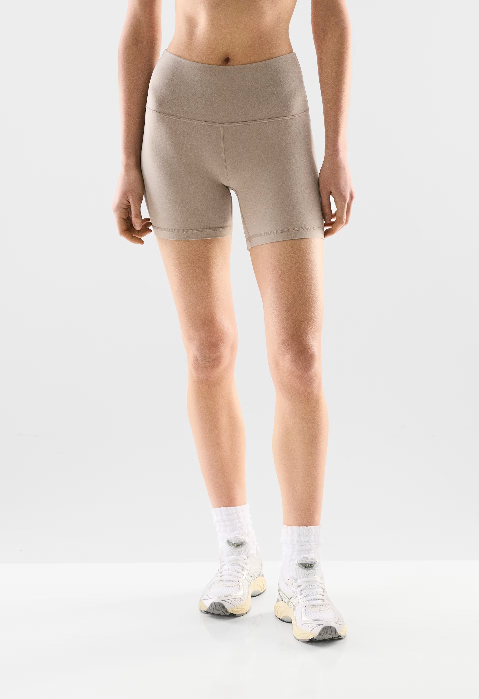 BUTTER Cheeky Hi-Rise 5" Short - NOMAD TAUPE