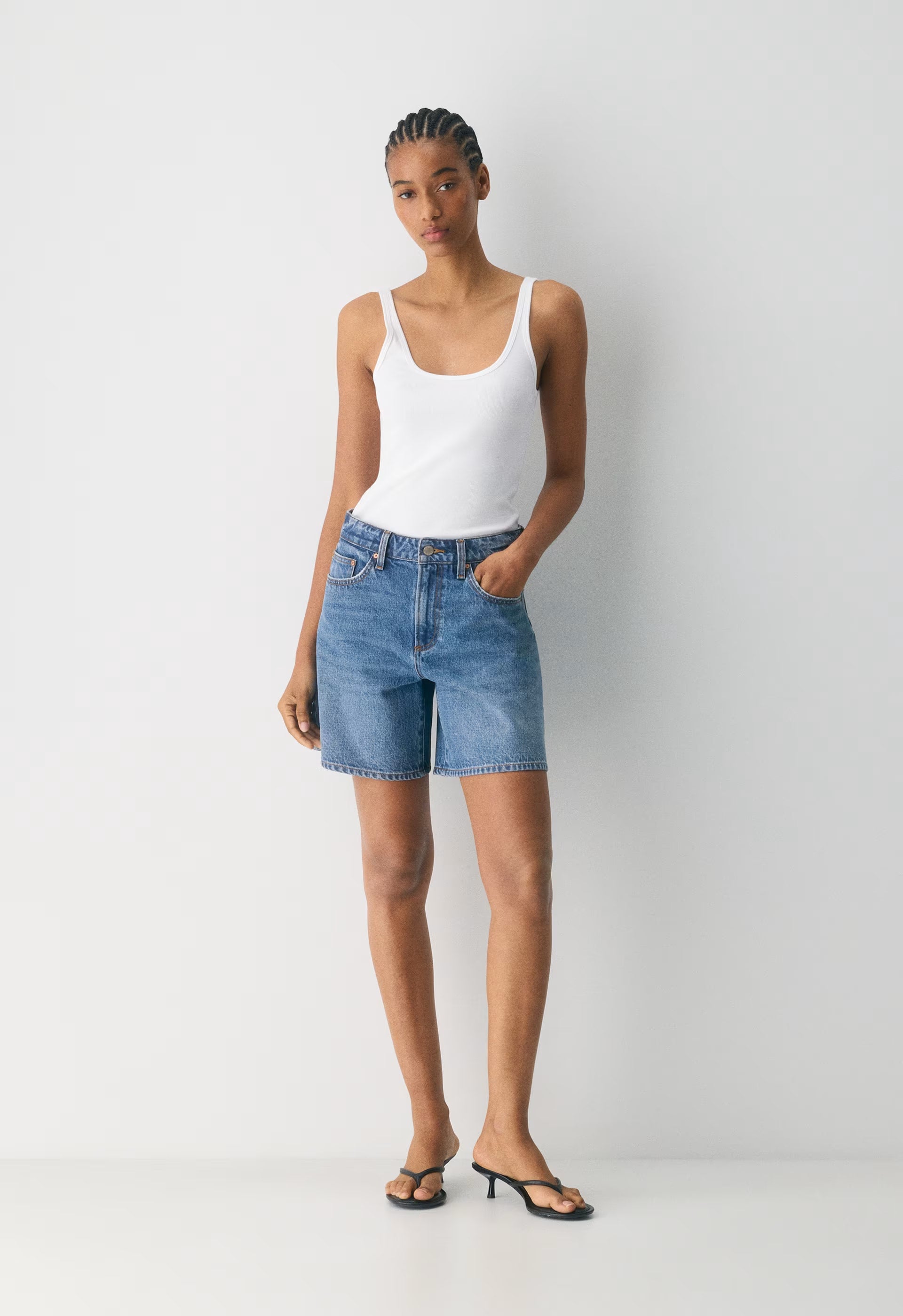 Denim Forum The ‘90s Vintage Hi Mid-Thigh Denim Short - 5 YRS KISS N TELL BLEU