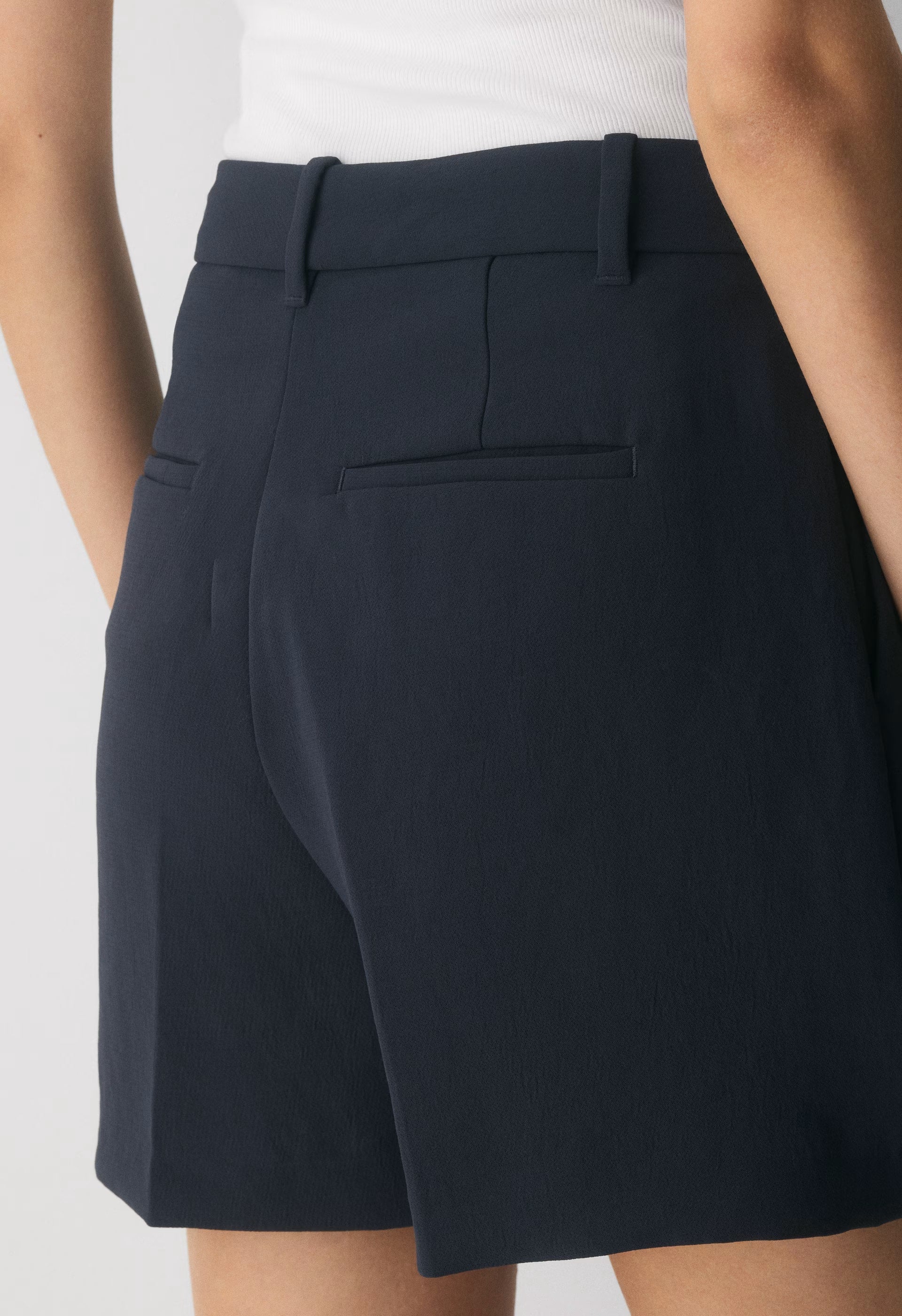 The Effortless Short™ Mid-Thigh - Crepette™ - DARK NIGHT NAVY